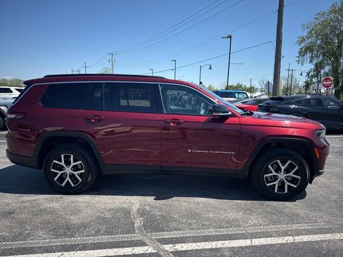 Used 2024 Jeep Grand Cherokee L Limited AWD/4WD image 2