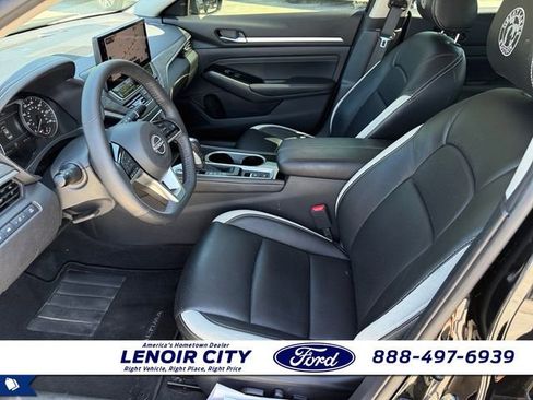 Used 2023 Nissan Altima 2.5 SV w/ SV Premium Package AWD/4WD image 9