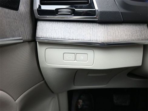 Used 2023 Volvo XC90 T8 Plus image 29