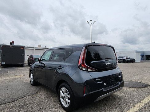 Used 2024 Kia Soul LX w/ Option Group 015 FWD image 3