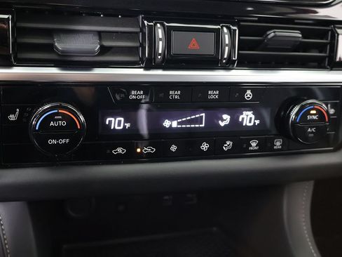 Used 2023 Nissan Pathfinder SL w/ Black Appearance Package AWD/4WD image 51