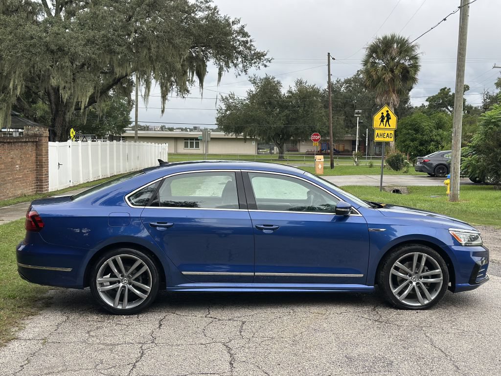 Used 2017 Volkswagen Passat 1.8T R-Line w/ R-Line Lighting Package FWD image 6