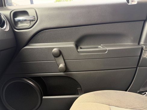 Used 2016 Jeep Patriot Sport FWD image 25