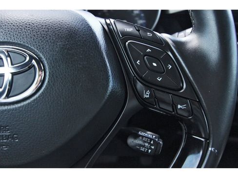Used 2018 Toyota C-HR XLE FWD image 19