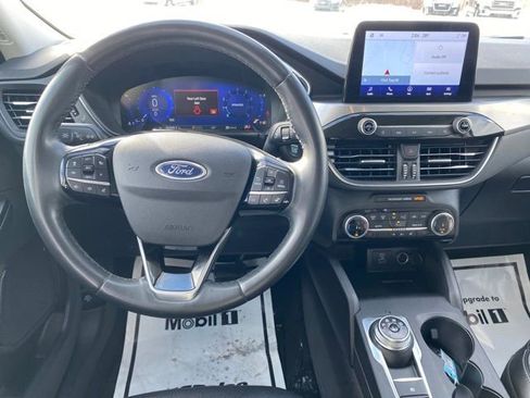 Used 2022 Ford Escape Titanium image 7