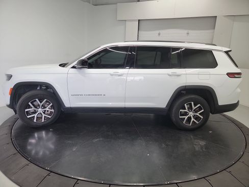 Used 2023 Jeep Grand Cherokee L Limited AWD/4WD image 4