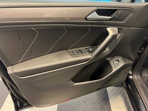 Certified 2023 Volkswagen Tiguan SE w/ Panoramic Sunroof Package FWD image 8