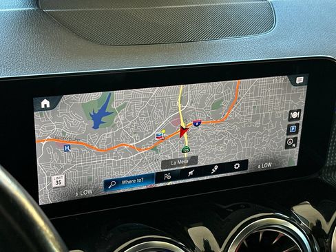 Used 2022 Mercedes-Benz GLB 250 4MATIC image 18