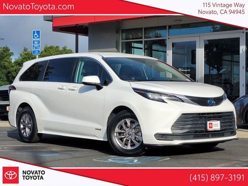 Used 2021 Toyota Sienna LE FWD image 1