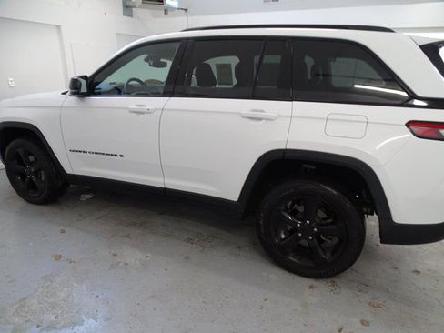 Used 2023 Jeep Grand Cherokee Altitude image 19