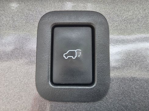 Used 2017 Toyota Highlander SE AWD/4WD image 30