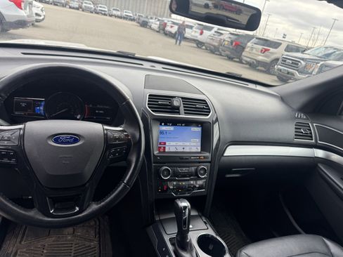 Used 2017 Ford Explorer XLT w/ Equipment Group 202A image 7