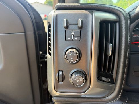 Used 2018 Chevrolet Silverado 2500 LTZ AWD/4WD image 17