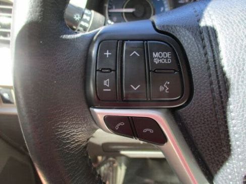 Used 2018 Toyota Sienna XLE image 29