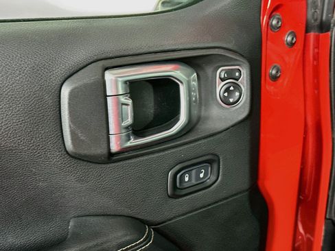 Used 2021 Jeep Wrangler Unlimited Sahara AWD/4WD image 15