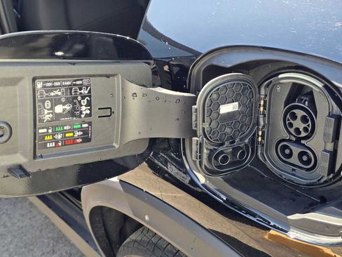 Certified 2025 Mercedes-Benz GLC 350e 4MATIC image 13