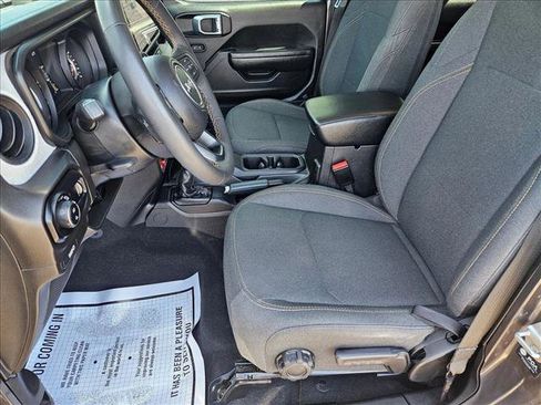 Used 2024 Jeep Gladiator Sport image 15