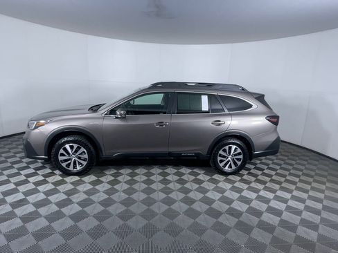 Used 2022 Subaru Outback Premium image 4