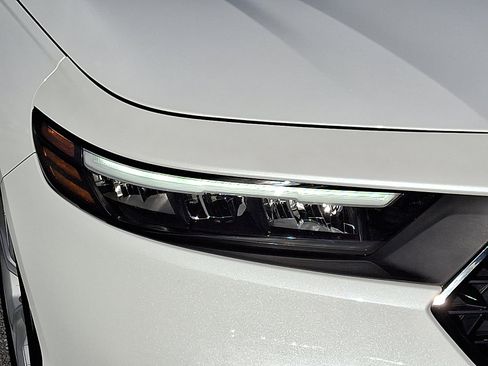 Certified 2023 Honda Accord LX image 9