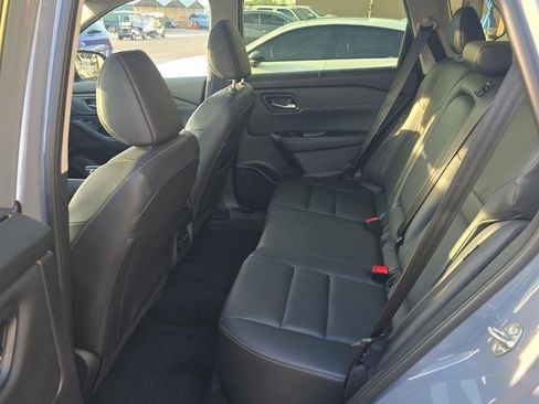 Used 2025 Nissan Rogue SL w/ Tech Package FWD image 8