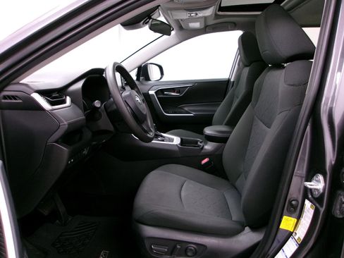 Used 2021 Toyota RAV4 XLE w/ Convenience Package AWD/4WD image 9