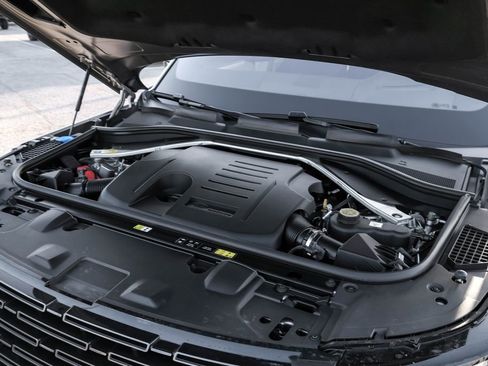 Used 2023 Land Rover Range Rover SE image 55