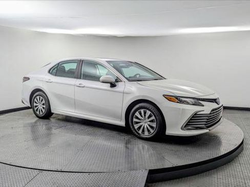 Used 2024 Toyota Camry LE image 10
