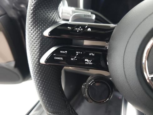 Used 2022 Mercedes-Benz SL 55 AMG 4MATIC w/ Driver Assistance Package image 12