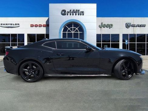 Used 2018 Chevrolet Camaro SS RWD image 3