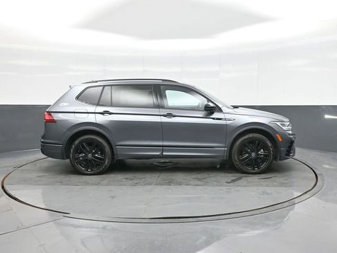 Used 2022 Volkswagen Tiguan SE R-Line image 8