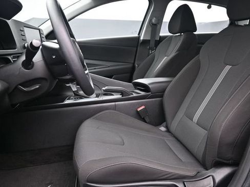 Used 2024 Hyundai Elantra SE FWD image 15