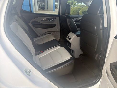 Used 2022 GMC Terrain SLT w/ Infotainment Package II FWD image 17