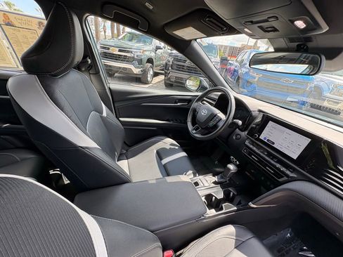 Used 2025 Toyota Camry SE FWD image 25