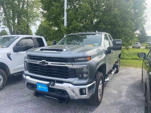 Used 2025 Chevrolet Silverado 2500 LT w/ Convenience Package AWD/4WD image 3