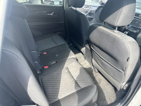 Used 2020 Nissan Rogue SV image 25