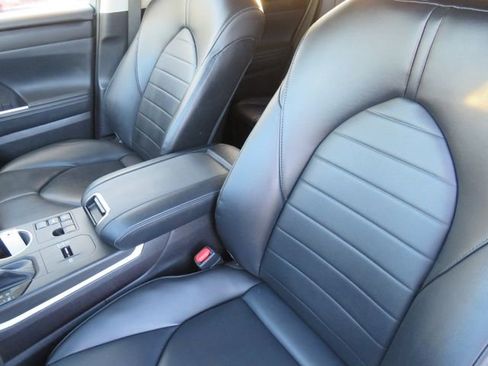 Certified 2023 Toyota Highlander XLE image 17