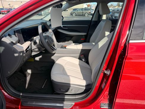 New 2025 Hyundai Sonata Limited image 14