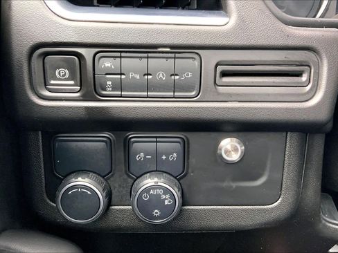 Used 2021 Chevrolet Suburban Commercial image 32