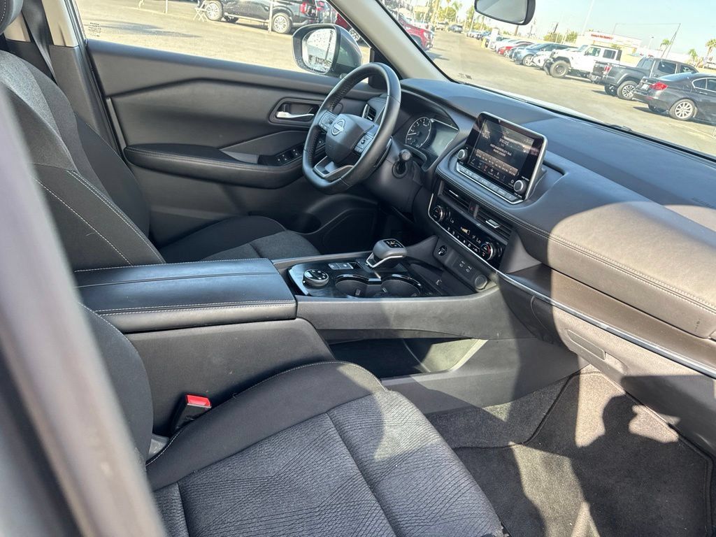 Used 2026 Nissan Rogue SV AWD/4WD image 9