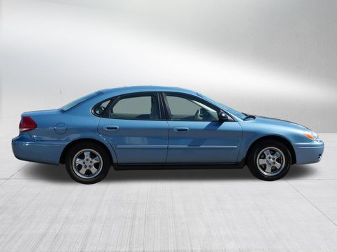 Used 2007 Ford Taurus SE FWD image 8