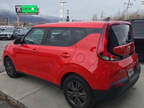 Used 2020 Kia Soul EX image 3