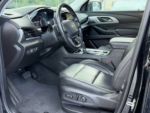 Used 2020 Chevrolet Traverse LT w/ LT Premium Package AWD/4WD image 13