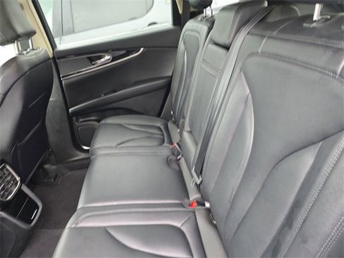 Used 2023 Lincoln Nautilus FWD image 10