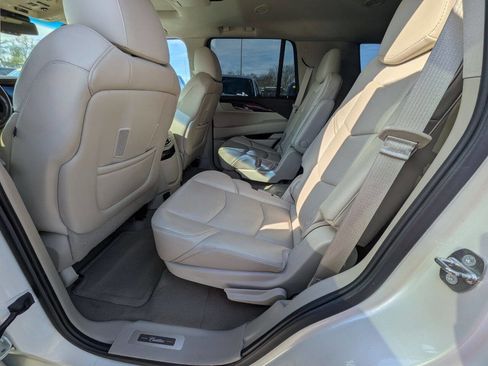 Used 2015 Cadillac Escalade Premium image 21