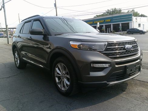 Used 2020 Ford Explorer XLT w/ Equipment Group 202A AWD/4WD image 7
