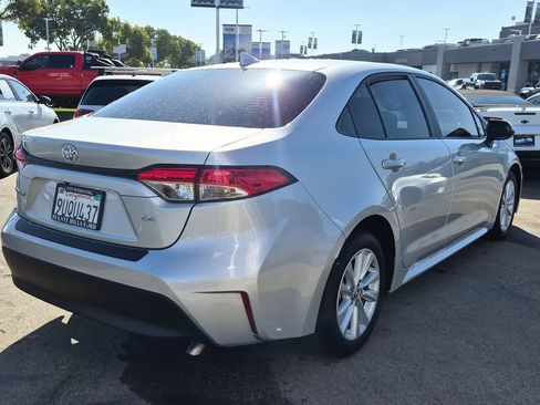 Used 2025 Toyota Corolla LE w/ LE Premium Package FWD image 6