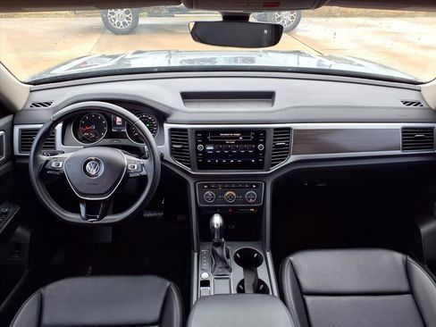 Used 2019 Volkswagen Atlas SE w/ Towing Package image 9