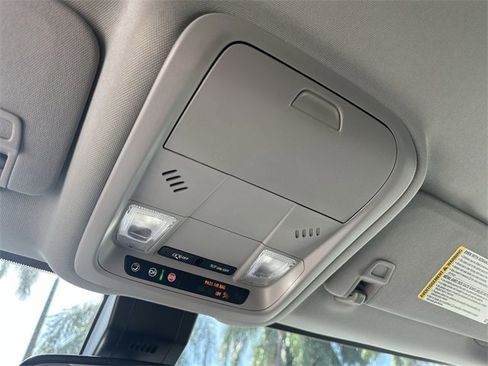 Used 2023 GMC Terrain SLE w/ Driver Convenience Package image 16