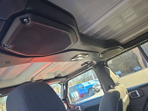 Used 2021 Jeep Wrangler Unlimited Rubicon w/ Safety Group AWD/4WD image 35