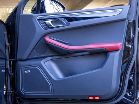 Certified 2025 Porsche Macan S image 51